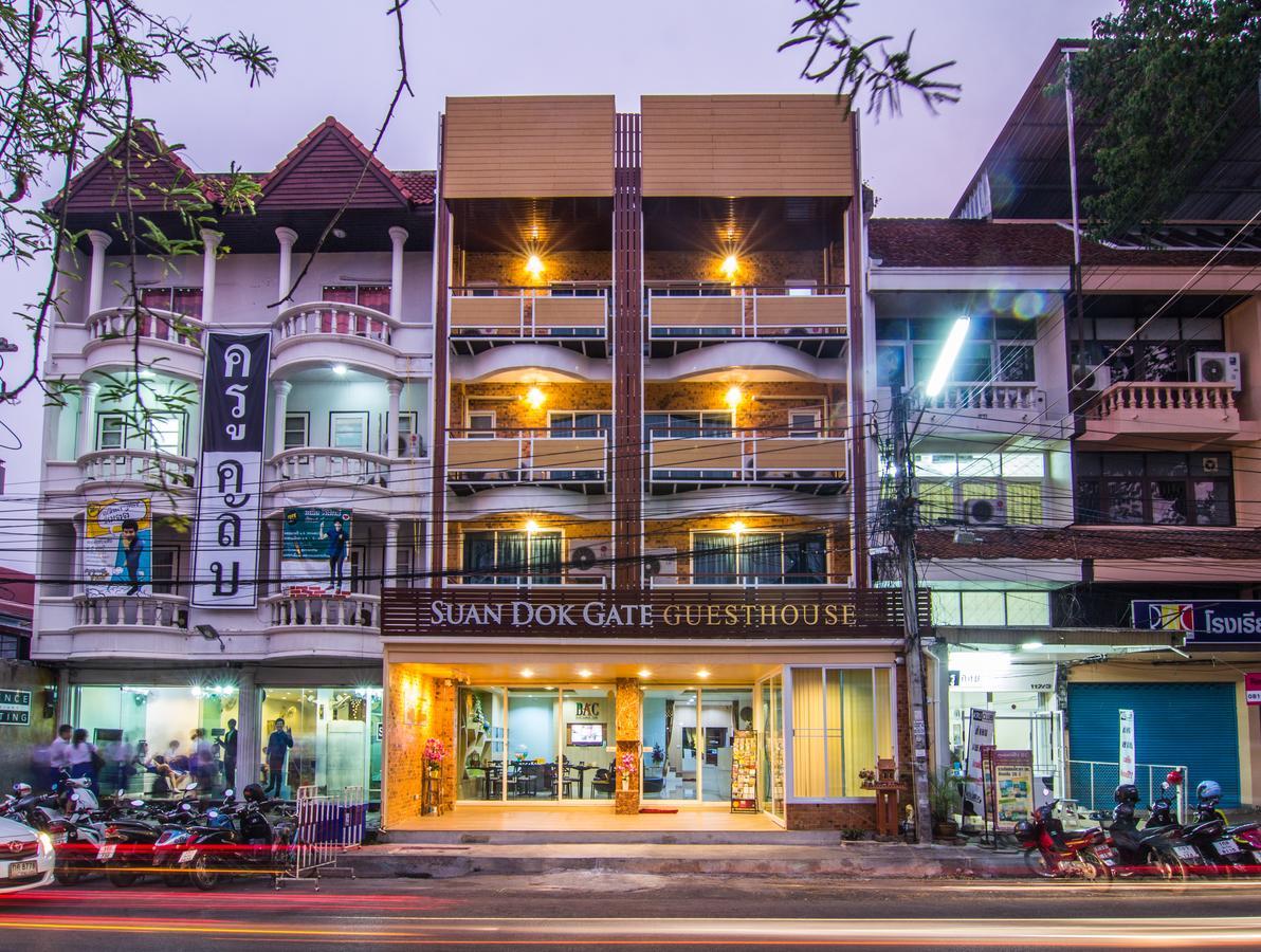 Suan Dok Gate Guesthouse Csiangmaj Kültér fotó